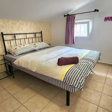 15min Walk To Ancient Harbor Apartment