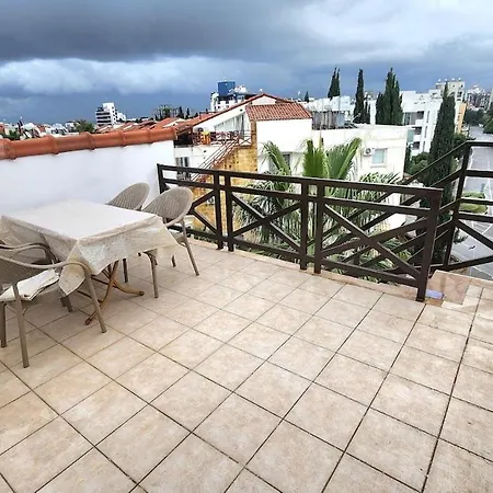 15min Walk To Ancient Harbor Apartamento Engomi